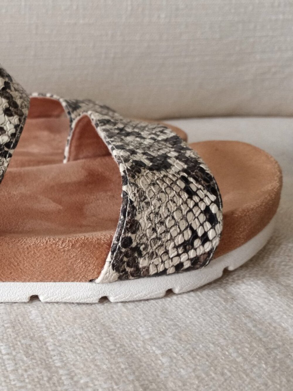 'CLIFFS' Faux reptile 'TAHLIE' Slide Sandal Size 7.5 EUC - Picture 3 of 15